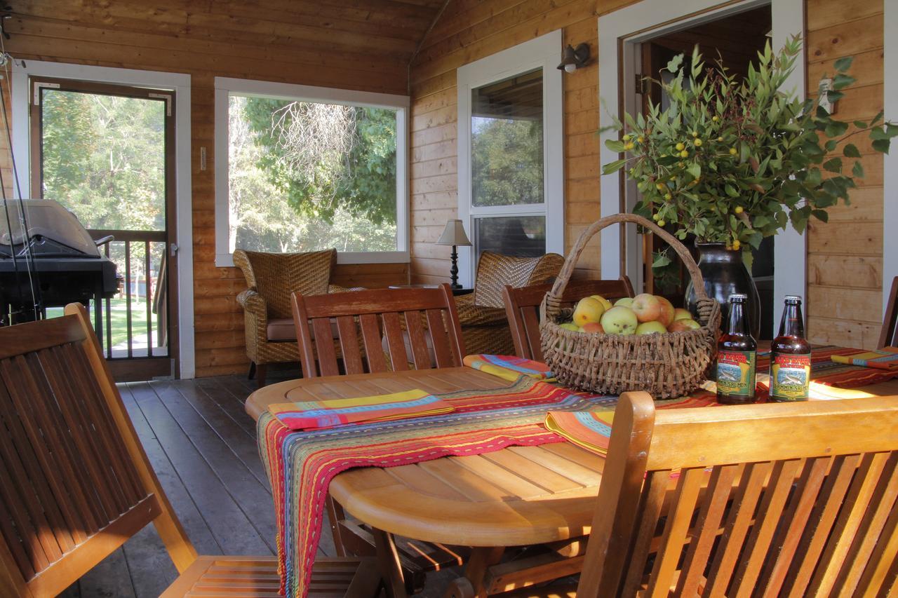 Coho Cottages Willow Creek Екстериор снимка