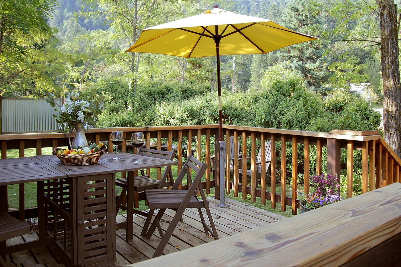 Coho Cottages Willow Creek Екстериор снимка