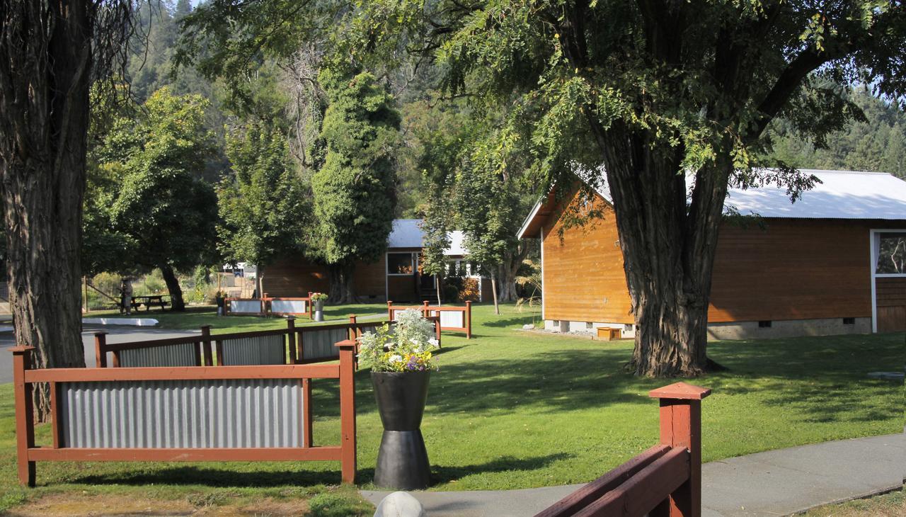Coho Cottages Willow Creek Екстериор снимка